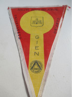 Fanion Souvenir/Pentecôte 1966/ GIEN /Rallye Interrégional /Caravaning - Camping/ CIF/1966          DFA86 - Banderas