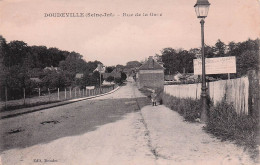 Doudeville  -  Rue De La Gare  -  CPA °J - Other & Unclassified