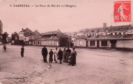 Darnetal - La Place Du Marché Et L'Hospice    -  CPA °J - Darnétal