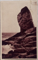 CPSM  Circulée 1960, Pointe Du Raz (Finistère) - Baie Des Trépassés, Le Menhir  (138) - La Pointe Du Raz