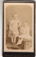 Photo CDV De Deux Petite Fille élégante Posant Dans Un Studio Photo A Poitiers Avant 1900 - Alte (vor 1900)