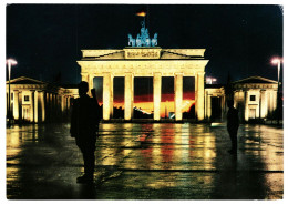 Nachts Am Brandenburger Tor, Berlin DDR GDR Germany Unused Postcard - Porta Di Brandeburgo