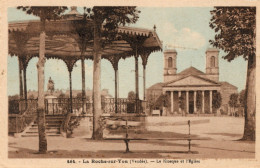 - 85 - LA ROCHE-sur-YON (Vendée) - Le Kiosque Et L'Eglise - - La Roche Sur Yon