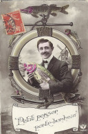 *CPA - Petit Poisson Porte Bonheur  Homme Avec Poissons Dans Bouée - April Fool's Day