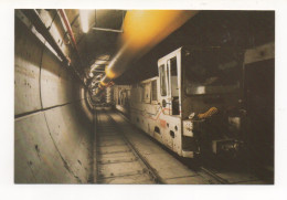 EURO TUNNEL - LOCOMOTIVE DANS LA GALERIE DE SERVICE , SITE DE LOWER SHAKESPEARE CLIFF , MAI 1988 - Trains