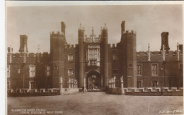 London, Hampton Court Palace, Central Portion Of West Front Ngl #F1701 - Otros & Sin Clasificación