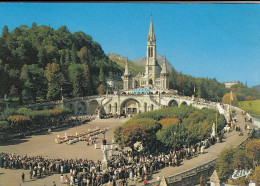 Lourdes (Haut-Pyrenées), Les Malades Assistant Au Chemin De Crox Gl1990 #F4374 - Lourdes