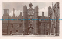 R116552 The Clock Court. Hampton Court Palace. Gale And Polden. 1923 - Welt