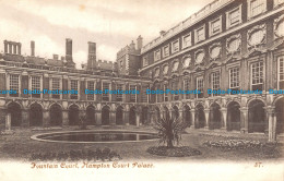 R116582 Fountain Court. Hampton Court Palace. Morland - Welt