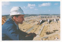 EURO TUNNEL - LE TERMINAL DE FOLKESTONE , AVEC LES PONTS D'ACCÈS ,VU DEPUIS UNE GRUE À PYLÔNE, EN DIRECTION DE L'OUEST - Trains