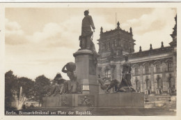 Berlin, Bismarck-Denkmal Am Platz Der Republick Ngl #F7265 - Otros & Sin Clasificación