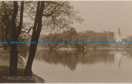 R116621 London. The Lake. St. James Park And Buckingham Palace. Judges Ltd - Sonstige & Ohne Zuordnung