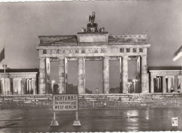 Berlin, Brandenburger Tor Mit Grenzschild Gl1966 #F7229 - Otros & Sin Clasificación