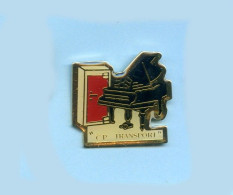 Rare Pins Musique Piano E390 - Muziek