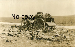 CARTE PHOTO ALLEMANDE - CADAVRE ET CAISSON DE MUNITIONS DETRUIT A HARTENNES PRES DE DROIZY AISNE GUERRE 1914 1918 - Guerre 1914-18