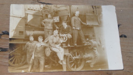 Carte Photo Locomotives Et Personnel Militaire Nommé  ................ BE-19349 - Trains