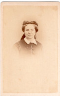 Photo CDV D'une Femme élégante Posant Dans Un Studio Photo A Rouen - Alte (vor 1900)