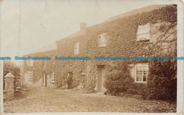 R116960 Old Postcard. House - Welt