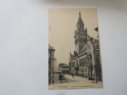 23. DUNKERQUE - L'Hôtel De Ville Et La Rue De L'Eglise - Dunkerque