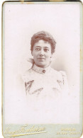 Photo CDV D'une  Femme élégante Posant Dans Un Studio Photo A Rouen Avant  1900 - Alte (vor 1900)