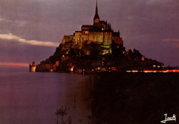 LE MONT SAINT-MICHEL - À La Tombée De La Nuit - Le Mont Saint Michel
