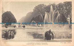 R117054 Hampton Court Palace. Fountain In East Garden. H. M. Office Of Works - Wereld