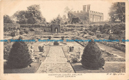 R117055 Hampton Court Palace. Tudor Garden. H. M. Office Of Works - Wereld