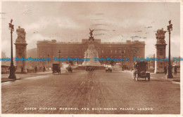R117094 Queen Victoria Memorial And Buckingham Palace. London. Pelham RP - Otros & Sin Clasificación