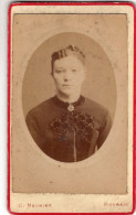 Photo CDV D'une Jeune Femme élégante Posant Dans Un Studio Photo A Roubaix Avant 1900 - Old (before 1900)