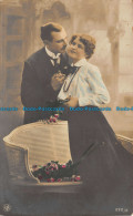 R117170 Old Postcard. Woman And Man - Wereld