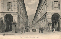 CPA 73 - CHAMBERY (Savoie) - 525. La Rue Des Portiques (attelages) - Chambery