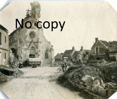 PHOTO FRANCAISE - LOT DE 2 PHOTOS - CAMION ET POILUS DEVANT L'EGLISE DE RIBECOURT PRES DE NOYON OISE - GUERRE 1914 1918 - War, Military