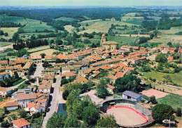 32 - AIGNAN _S28993_ Vue Générale Aérienne Avec Au Premier Plan - Stade - CPM 15x10 Cm - Autres & Non Classés