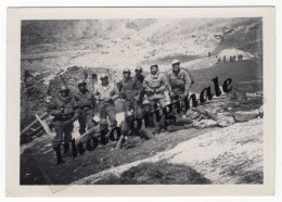 Photo Originale - Militaires Soldats Bidasses Armée Guerre - Année Lieu ? - Montagne - War, Military