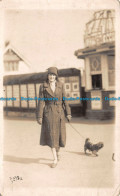 R117614 Old Postcard. Woman. Sunbeam - Monde