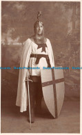 R117625 Old Postcard. Man In Warrior Costume - Monde