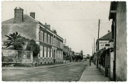 28 - B5933CPSM - AUNEAU - La Gendarmerie - Très Bon état - EURE-ET-LOIR - Autres & Non Classés