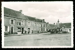 72 - B1523CPSM - LUCHE PRINGE - Le Monument Et La Place - Café-hotel De La Boule D'or - Parfait état - SARTHE - Luche Pringe