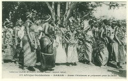 0 - T9590CPA - SENEGAL - DAKAR - Jeunes Féticheuses Se Préparant Pour La Danse - Parfait état - AFRIQUE - Sénégal
