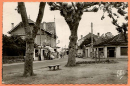 33 - B34263CPSM - ARES - Rue Du Général De Gaulle - Très Bon état - GIRONDE - Arès