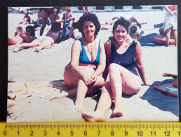#21   Woman On Vacation - On The Beach In A Bathing Suit / Femme En Vacances - Sur La Plage En Maillot De Bain - Personas Anónimos