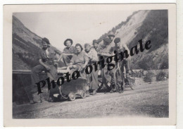 Photo Originale - Militaires Soldats Bidasses Armée Guerre - Année Lieu ? - Montagne - Poussette - Vélo - Guerre, Militaire