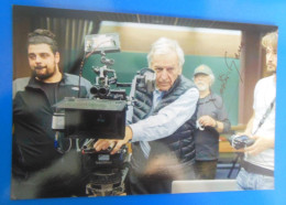 AUTOGRAPHE DE COSTANTIN COSTA GAVRAS SUR PHOTO - Actors & Comedians