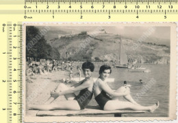 REAL PHOTO, Beach Scene Swimsuit Women  Femmes Sur Plage Macedonia Ohrid ORIGINAL - Anonyme Personen