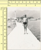 REAL PHOTO, Cute Kid Posing On Dock ORIGINAL - Anonyme Personen
