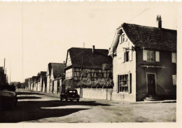 67 - BREUSCHWICKERSHEIM _S29003_ - Vue D'une Rue - Automobile - CPSM 15x10 Cm - Other & Unclassified