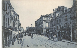 Reims * La Rue De Vesle Et Le Théâtre * Parfumerie * Commerces Magasins - Reims