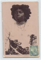 Madagascar - Femme Sakalave - CARTE PHOTO - Ed. Inconnu  - Madagaskar