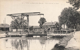 Vitry Le François * Pont Levis Sur Le Canal * Péniches - Vitry-le-François
