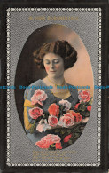 R117724 Greetings. In Fond Remembrance. Woman With Roses - Monde